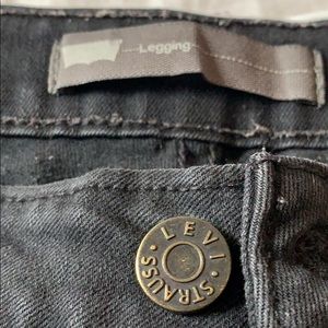 Women’s Levi’s legging. Size 28